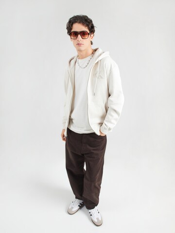 Calvin Klein Jeans - Sudadera con cremallera en blanco