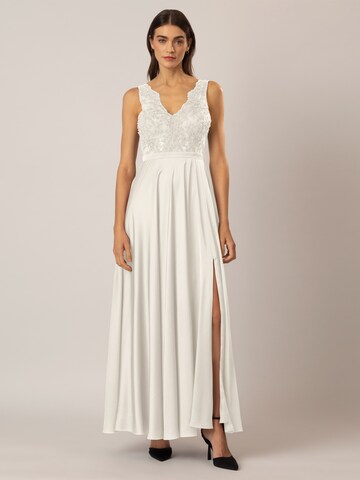 APART Evening Dress in White: front