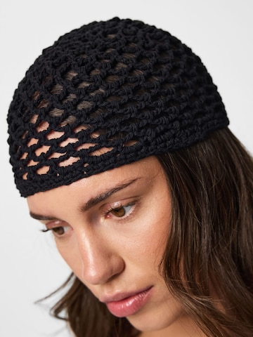 PIECES - Gorra 'PCAnnie' en negro