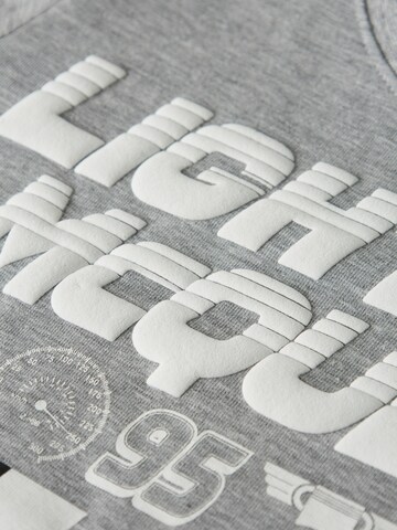 NAME IT Póló 'NMMDRACO CARS' - szürke