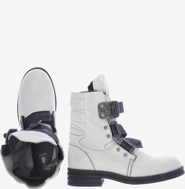 FLY LONDON Dress Boots in 40 in White: front