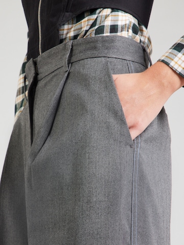 Regular Pantalon à plis 'ROSE' SCOTCH & SODA en gris