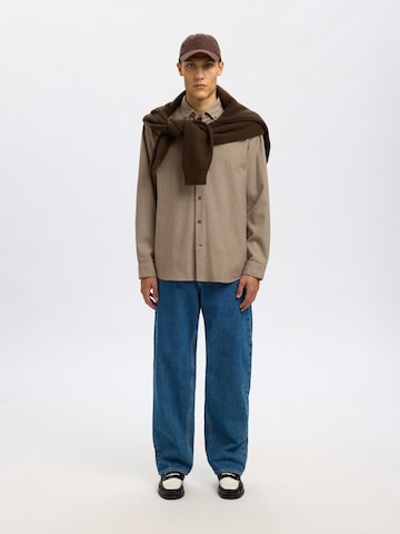 SELECTED Regular fit Button Up Shirt 'SLHREGNOAH' in Beige