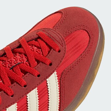 Baskets basses 'Gazelle' ADIDAS ORIGINALS en rouge