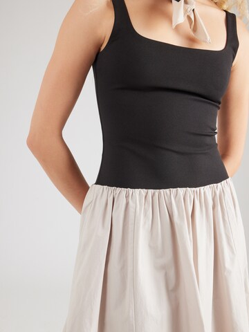 Abercrombie & Fitch Šaty – černá