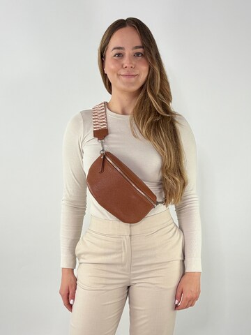 lePelou - Riñonera 'MIRA medium' en marrón