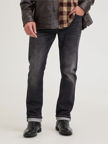 GUESS Slimfit Jeans 'Finnley' in Schwarz: Vorderseite