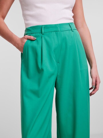 PIECES Regular Pleat-Front Pants in Green