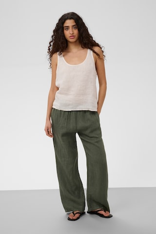 SOAKED IN LUXURY Loosefit Hose 'Auran' in Grün: Vorderseite