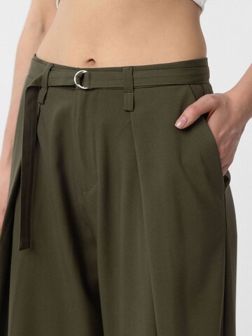 Loosefit Pantalon à pince 'Marika' Antioch en vert