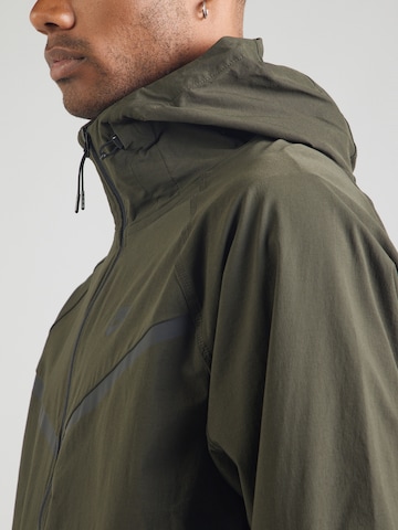 Giacca di mezza stagione 'Tech' di Nike Sportswear in verde