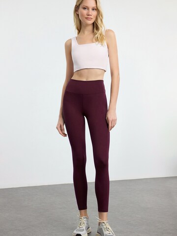 Trendyol Skinny Leggings in Rood