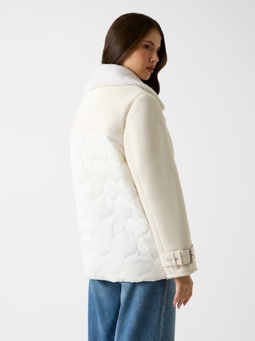 GUESS Χειμερινό μπουφάν 'MARISTELLA' σε λευκό