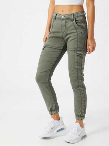 Gang Tapered Cargojeans 'Giselle' in Groen: voorkant