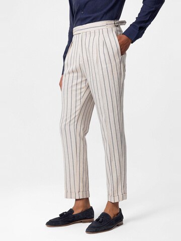 regular Pantaloni con pieghe di Antioch in bianco