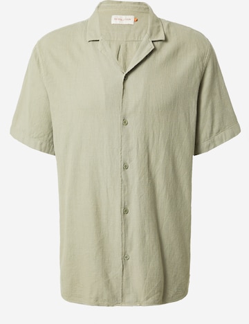 Revolution Comfort fit Button Up Shirt in Green: front