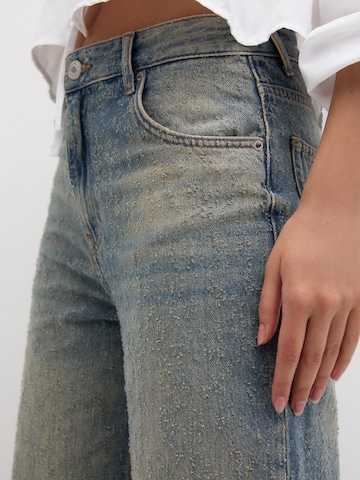 Pull&Bear Zvonové kalhoty Džíny – modrá
