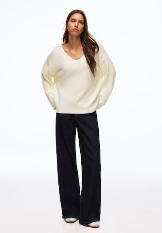 Bershka Pullover in Beige