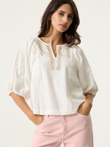 GARCIA - Blusa en blanco: frente