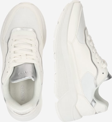 LEVI'S ® Låg sneaker 'WING' i vit