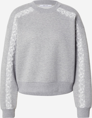 pilka ABOUT YOU Megztinis be užsegimo 'Sarina': priekis