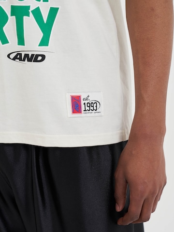 AND1 Paita 'Did You Dirty Trash Talk' värissä beige