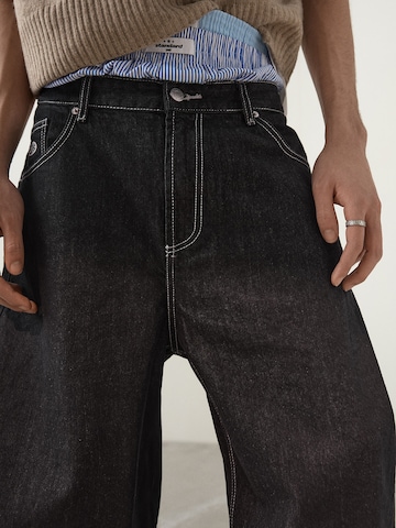 Bershka Baggy Farkut värissä musta