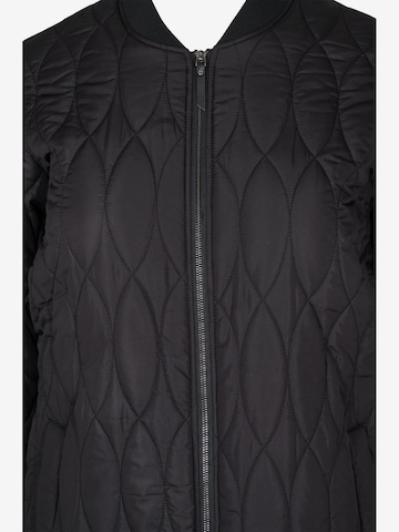 Veste d’hiver 'CAMP' Zizzi en noir