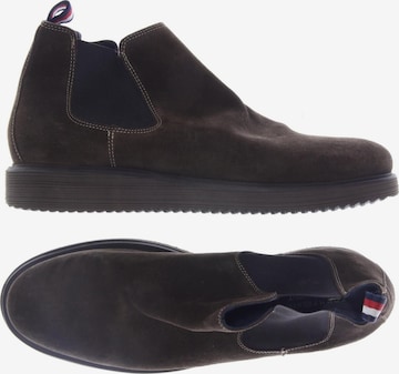 TOMMY HILFIGER Flats & Loafers in 45 in Brown: front