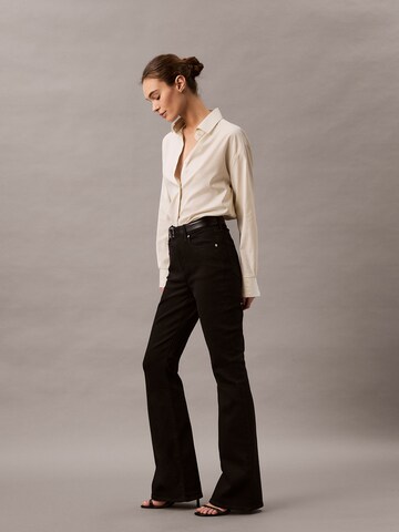 Calvin Klein Jeans Flared Jeans i svart