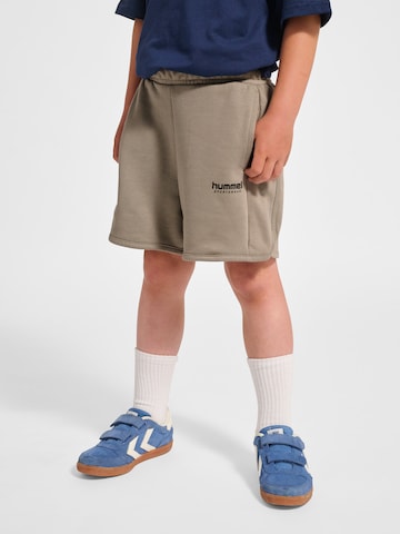 Hummel Loosefit Shorts in Beige