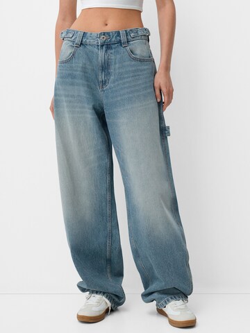 Bershka Wide leg Jeans in Blue: front