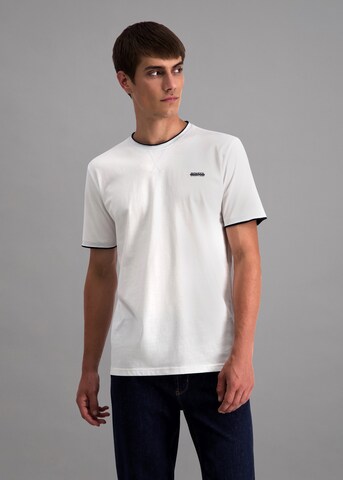 Pioneer Authentic Jeans Shirt in White: front