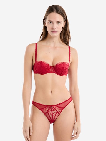 Slip di ETAM in rosso: frontale