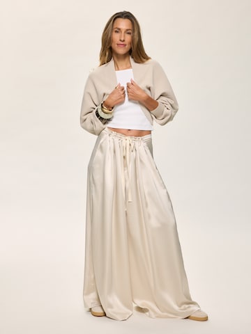 Kamila Šikl Lużny krój Spodnie w kolorze biały
