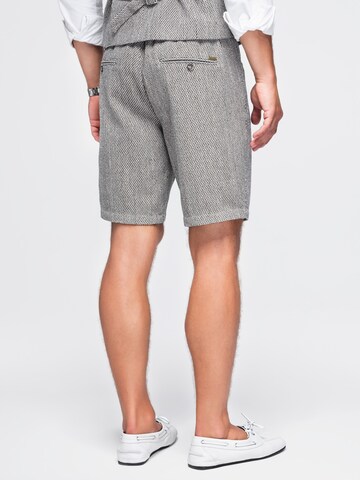 Regular Pantalon chino Ombre en noir