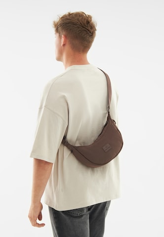 Johnny Urban Half Moon Bag 'Kaia Small' in Braun
