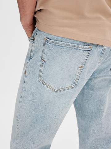SELECTED HOMME Loosefit Jeans 'KOBE' in Blauw
