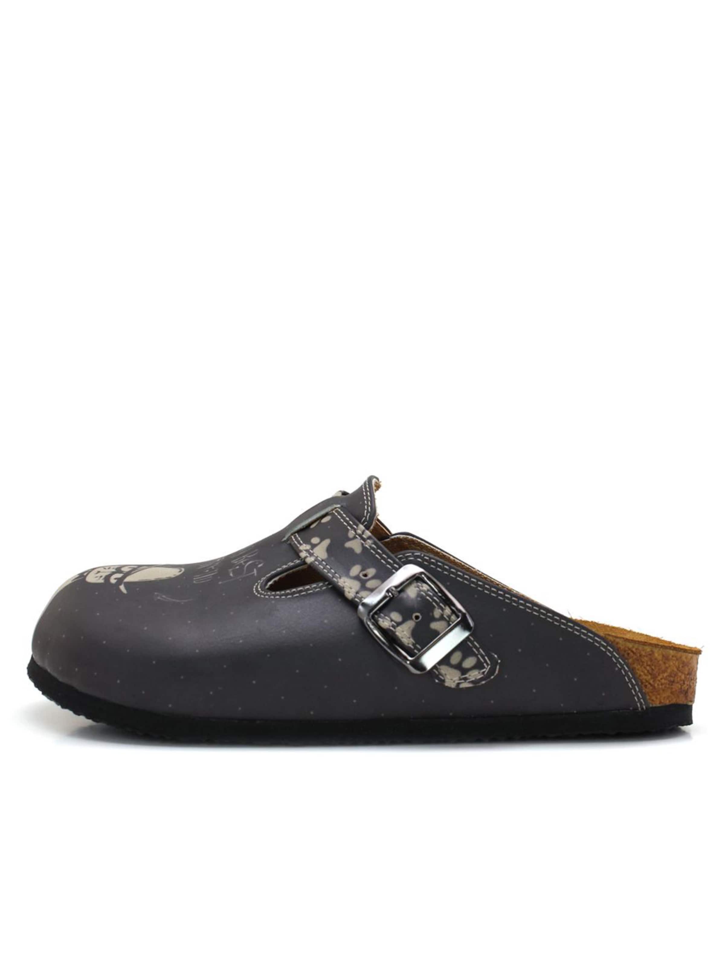 Clogs 'Women Calceo Black and Beige Clogs CAL5422 with cat design' di Goby in colori misti: frontale
