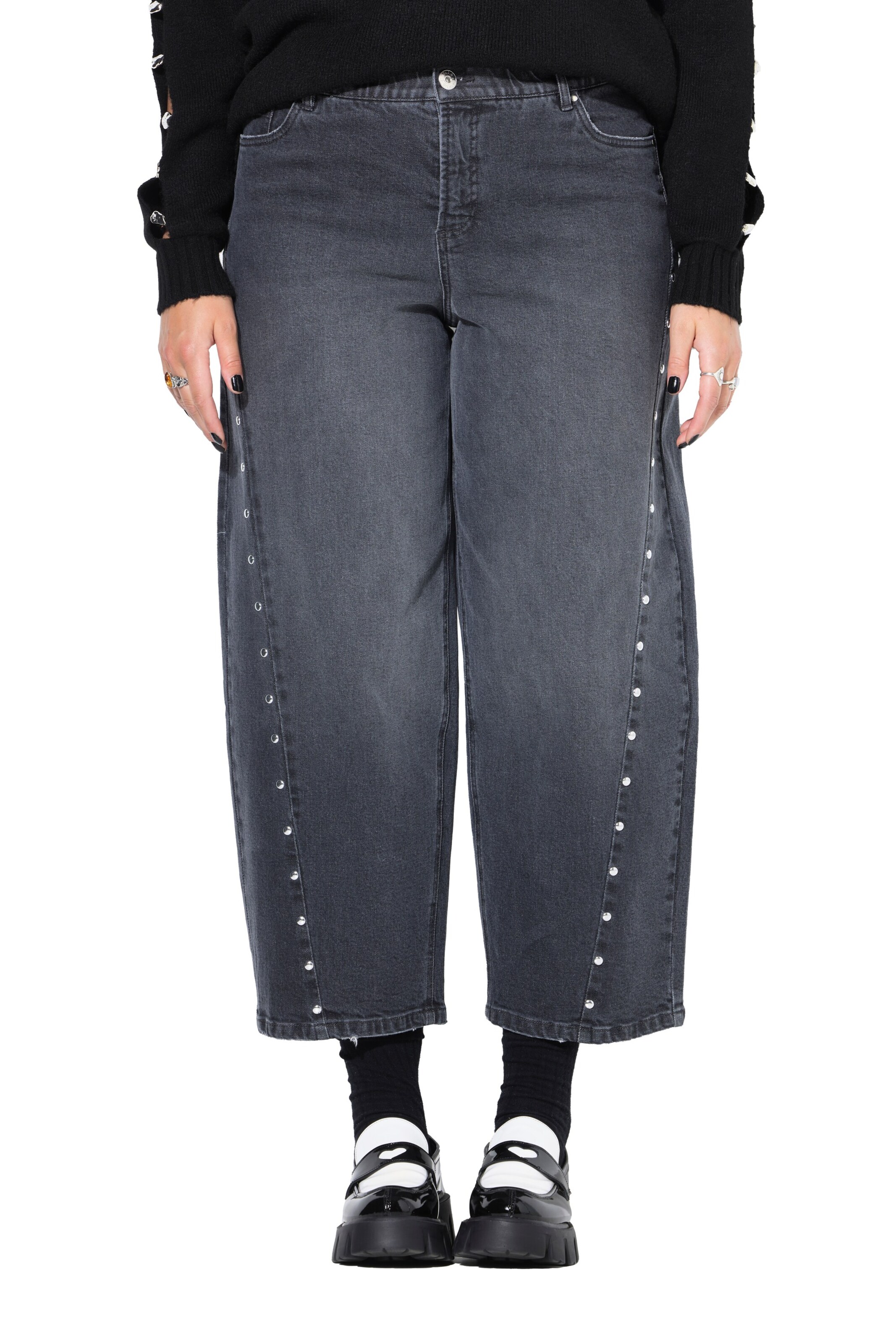 Studio Untold Loosefit Jeans in Zwart: voorkant