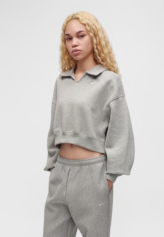 Nike Sportswear Tapered Housut 'Studio' värissä harmaa