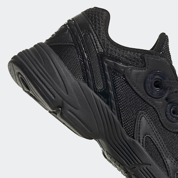 juoda ADIDAS ORIGINALS Sportbačiai be auliuko 'Astir'