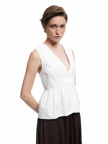 Koton Blouse in White: front