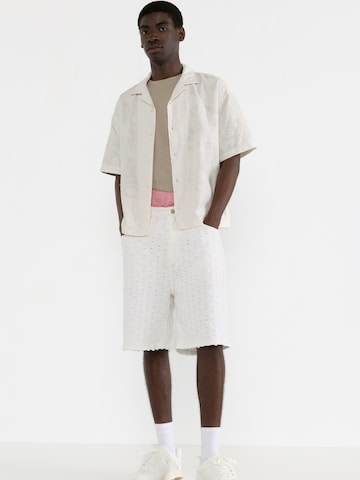 Coupe regular Chemise Pull&Bear en blanc : devant