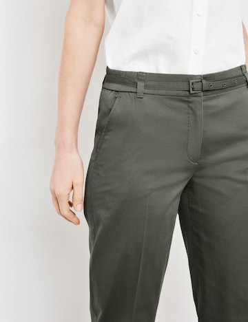 GERRY WEBER Slimfit Παντελόνι με τσάκιση σε πράσινο