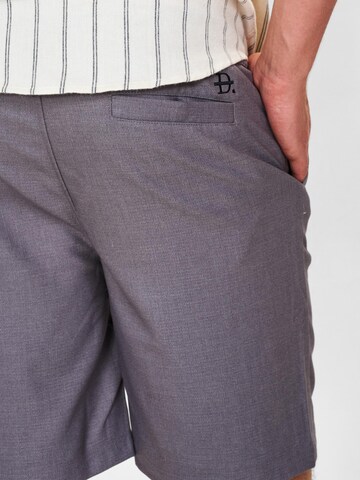 Dxnmxrk Regular Hose 'DXCharley' in Grau