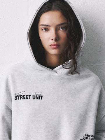 Pull&Bear Sweatshirt in Grau