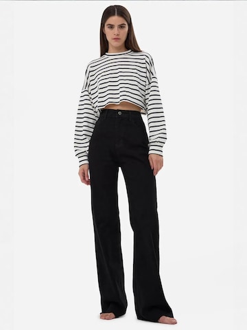 Hiccup - Perna larga Calças de ganga em preto