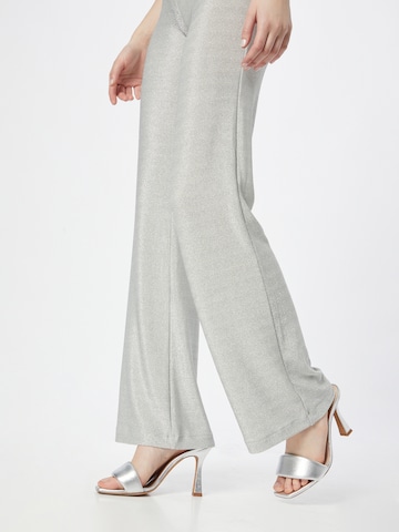 Regular Pantalon Monki en gris