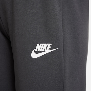 Nike Sportswear Trainingsanzug in Grau